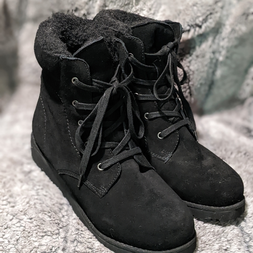 Bearpaw Phoebe Black Wedge hiker boots Woman's size 9​​​​​​​